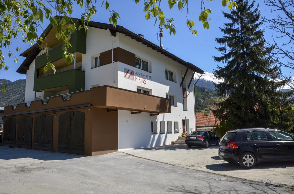 Austrian Motel Heiss Пруц Екстериор снимка